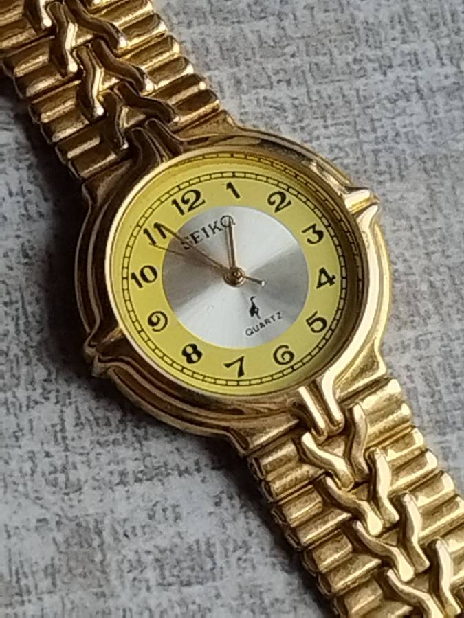 MENS SEIKQ GOLD WATCH IN EXCELLENT WORKING CONDITION