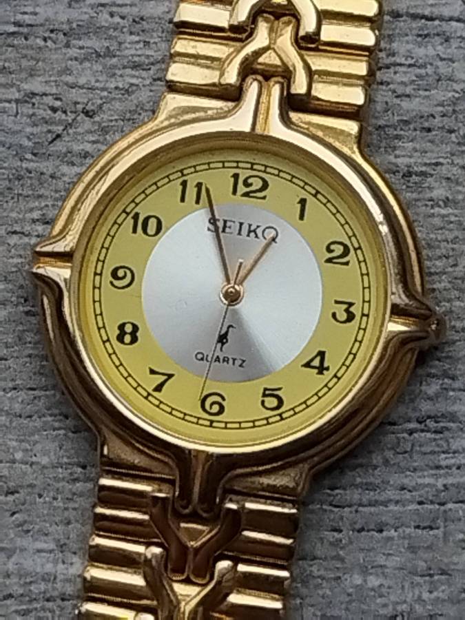 MENS SEIKQ GOLD WATCH IN EXCELLENT WORKING CONDITION