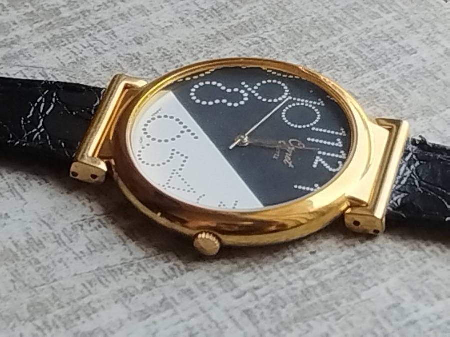 STUNNING LADIES ORNET GOLD WATCH WITH HUGE 40MM DIAL IN EXCELLENT WORKING CONDITION