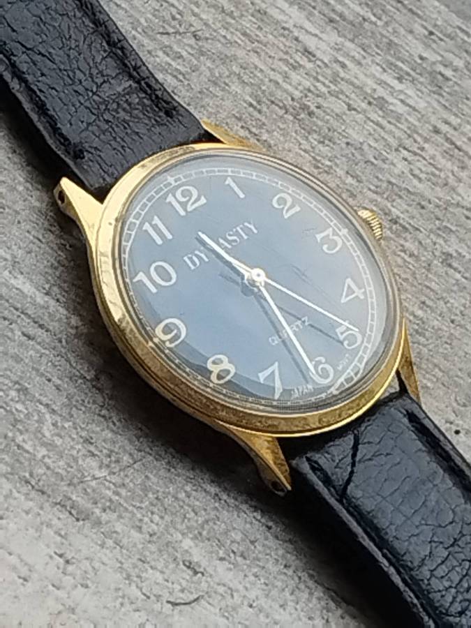 MENS VINTAGE DYNASTY GOLD WATCH IN EXCELLENT WORKING CONDITION