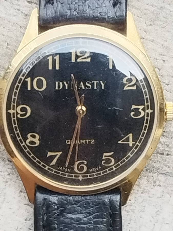 MENS VINTAGE DYNASTY GOLD WATCH IN EXCELLENT WORKING CONDITION