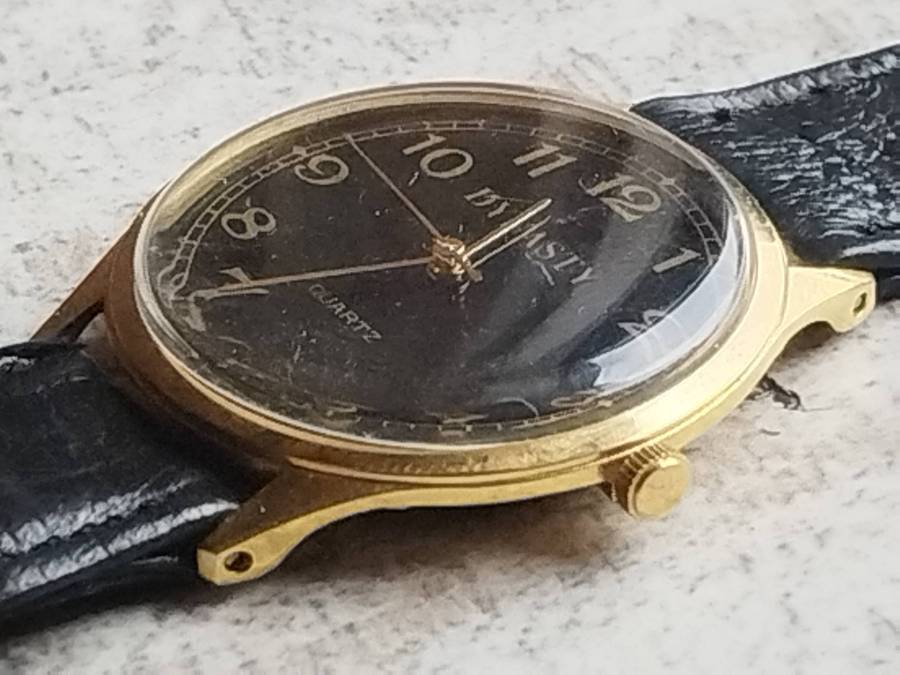 MENS VINTAGE DYNASTY GOLD WATCH IN EXCELLENT WORKING CONDITION