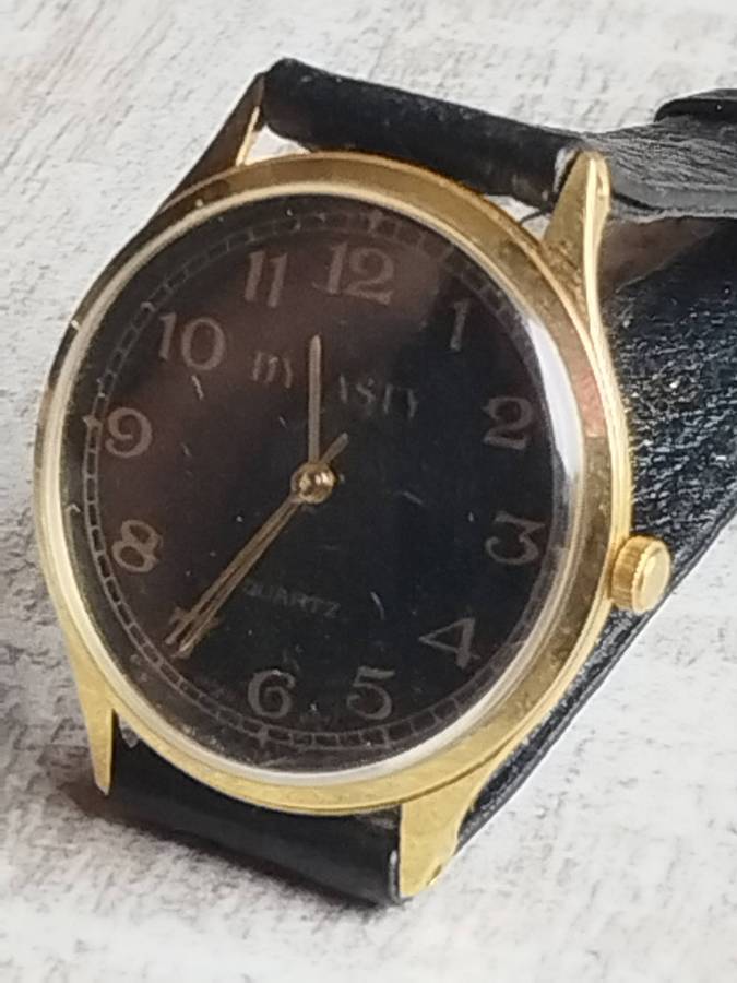 MENS VINTAGE DYNASTY GOLD WATCH IN EXCELLENT WORKING CONDITION