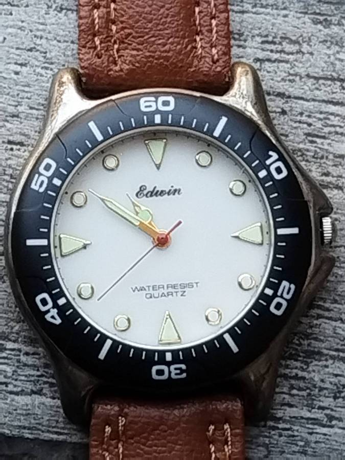 MENS EDWIN SPORTS WATCH WITH ROTATING BEZEL IN EXCELLENT WORKING CONDITION