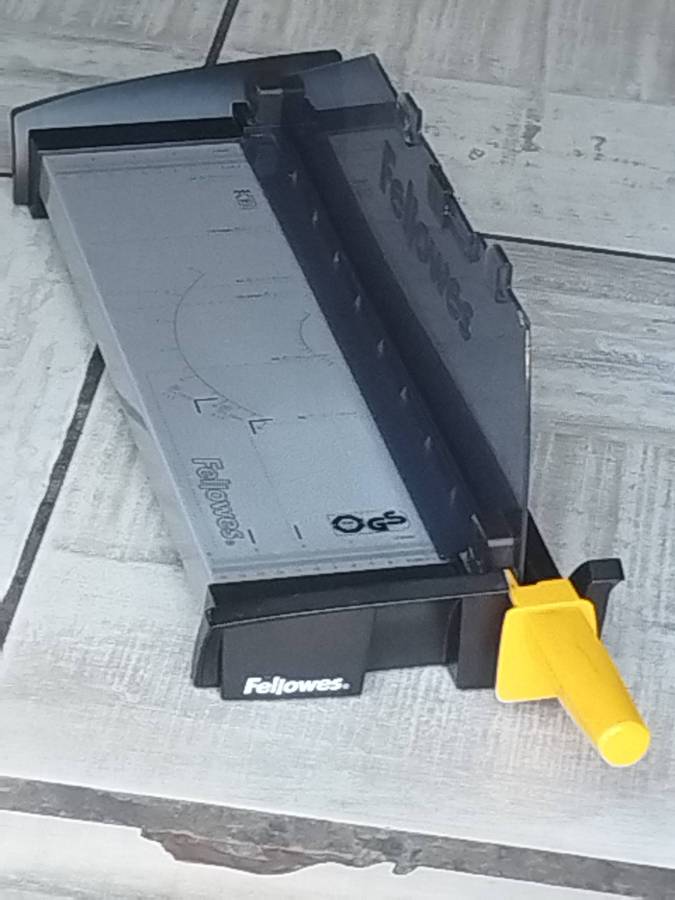 FELLOWES FUSION A3 GUILLOTINE MODEL CRC54109 - VALUED OVER R2000