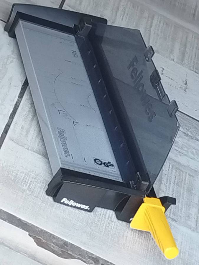FELLOWES FUSION A3 GUILLOTINE MODEL CRC54109 - VALUED OVER R2000