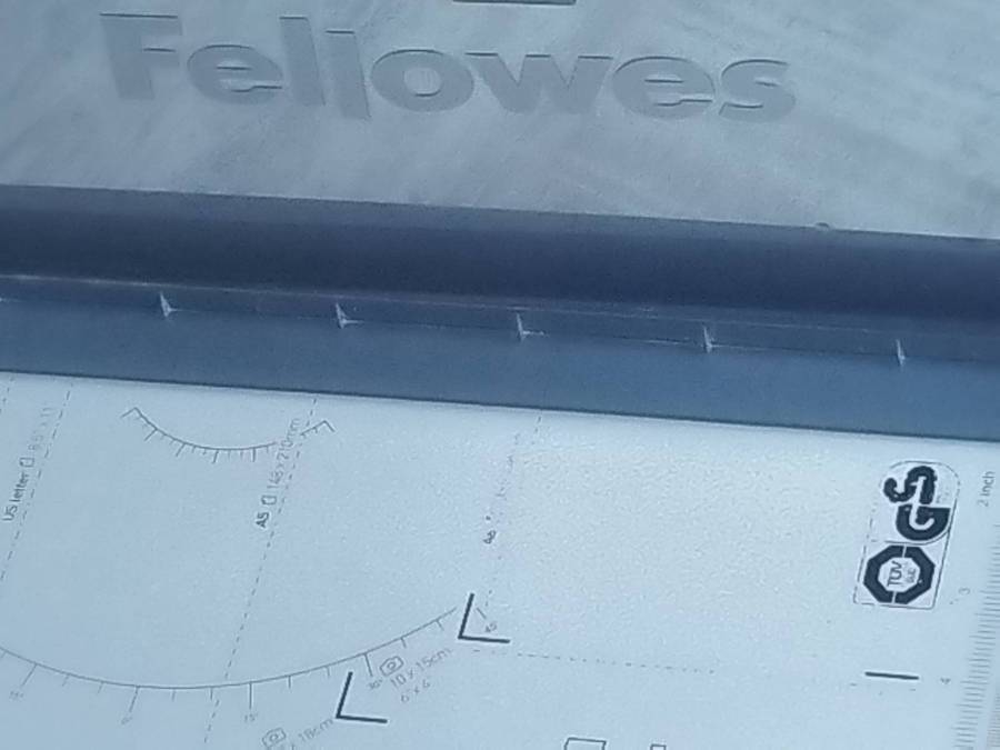FELLOWES FUSION A3 GUILLOTINE MODEL CRC54109 - VALUED OVER R2000