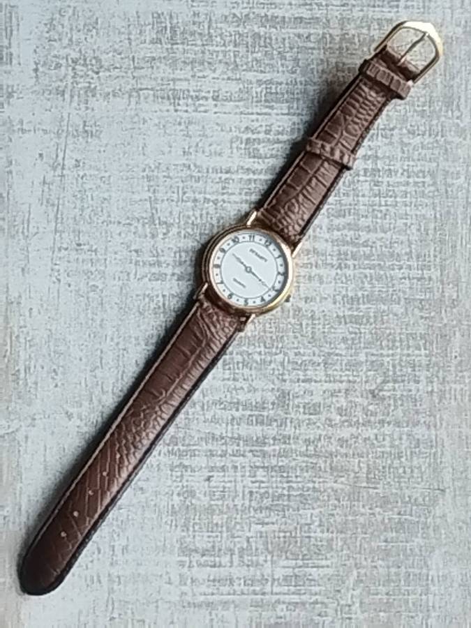 MENS VINTAGE DYNASTY EXTRA SLIM GOLD WATCH IN EXCELLENT WORKING CONDITION