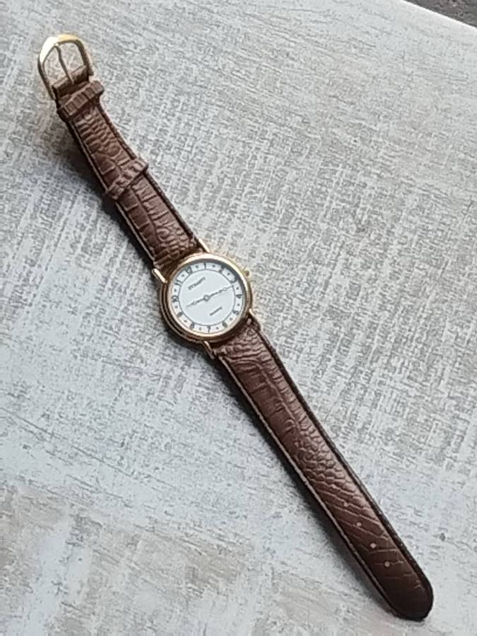 MENS VINTAGE DYNASTY EXTRA SLIM GOLD WATCH IN EXCELLENT WORKING CONDITION