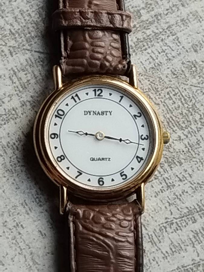 MENS VINTAGE DYNASTY EXTRA SLIM GOLD WATCH IN EXCELLENT WORKING CONDITION