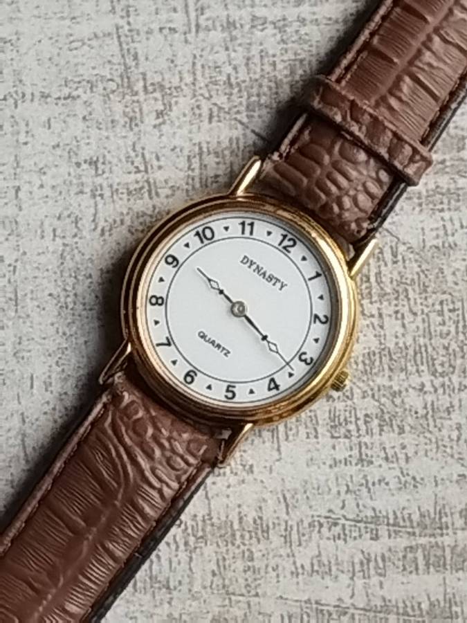 MENS VINTAGE DYNASTY EXTRA SLIM GOLD WATCH IN EXCELLENT WORKING CONDITION
