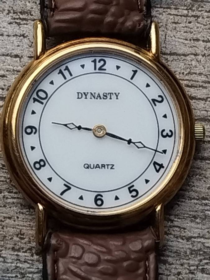MENS VINTAGE DYNASTY EXTRA SLIM GOLD WATCH IN EXCELLENT WORKING CONDITION