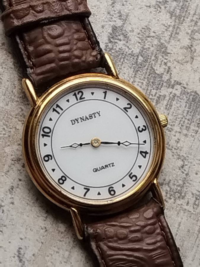 MENS VINTAGE DYNASTY EXTRA SLIM GOLD WATCH IN EXCELLENT WORKING CONDITION