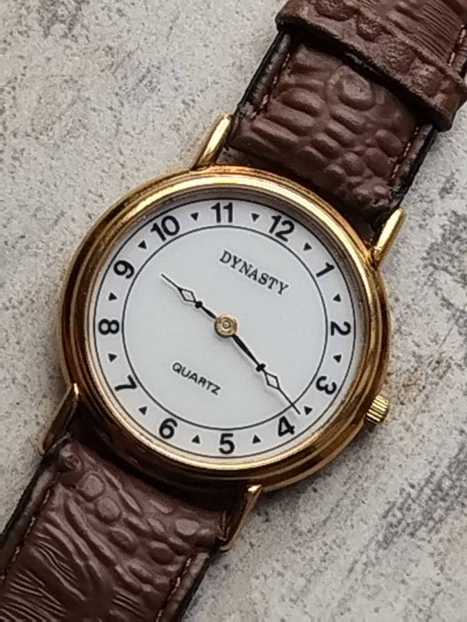 MENS VINTAGE DYNASTY EXTRA SLIM GOLD WATCH IN EXCELLENT WORKING CONDITION