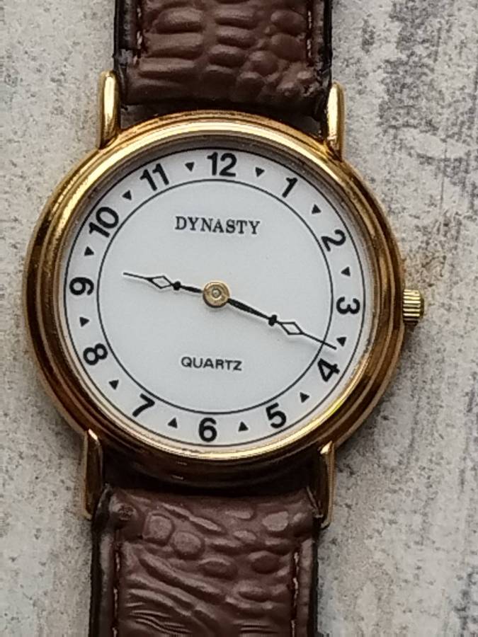 MENS VINTAGE DYNASTY EXTRA SLIM GOLD WATCH IN EXCELLENT WORKING CONDITION