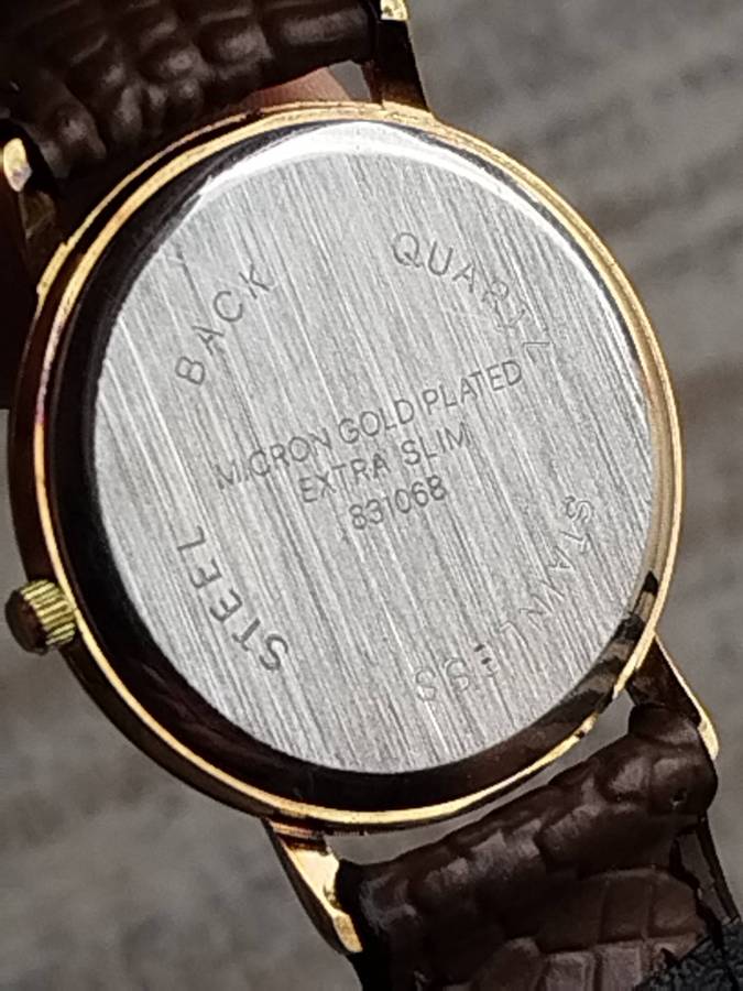 MENS VINTAGE DYNASTY EXTRA SLIM GOLD WATCH IN EXCELLENT WORKING CONDITION