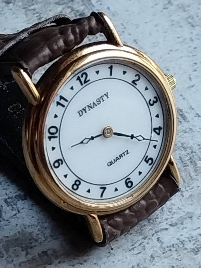 MENS VINTAGE DYNASTY EXTRA SLIM GOLD WATCH IN EXCELLENT WORKING CONDITION