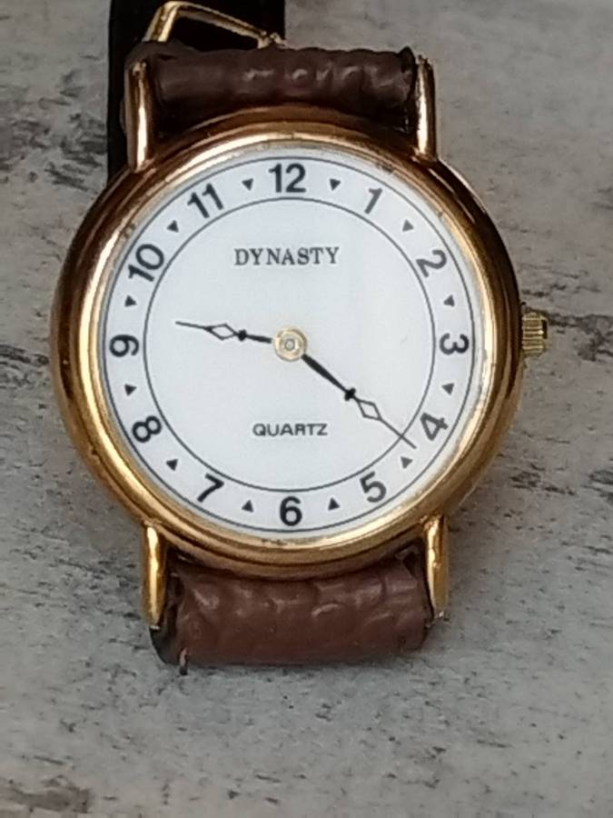MENS VINTAGE DYNASTY EXTRA SLIM GOLD WATCH IN EXCELLENT WORKING CONDITION