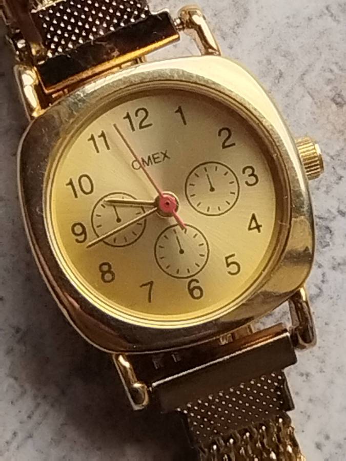 LADIES OMEZ GOLD WATCH WITH STUNNING GOLD MESH STRAP IN EXCELLENT WORKING CONDITION