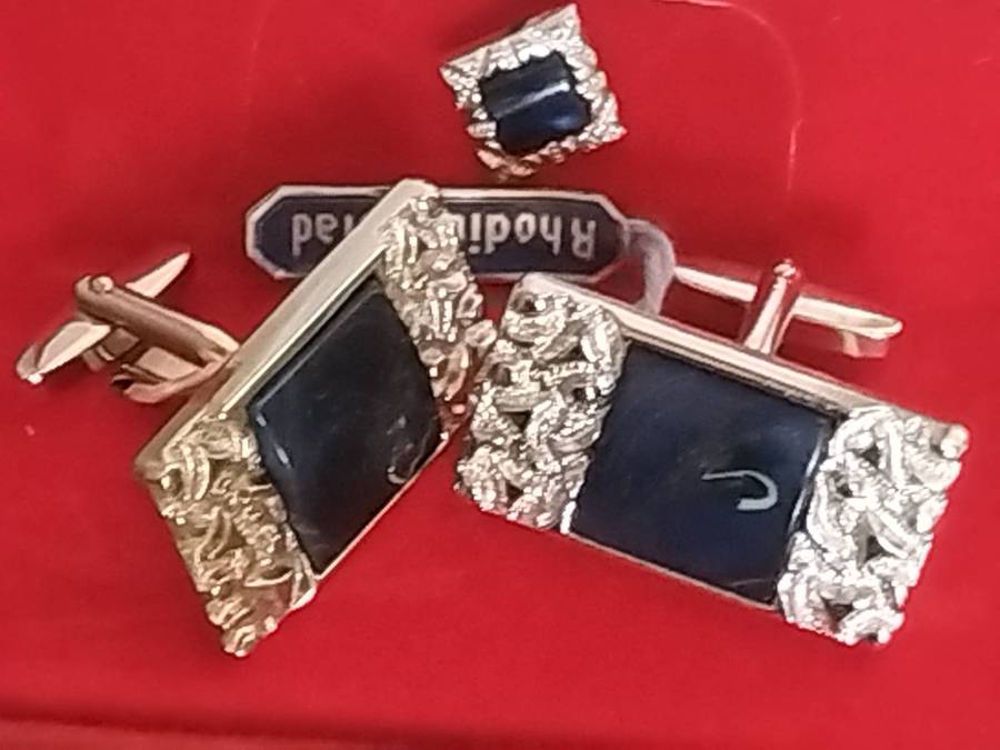 MENS RHODIUM CLAD CUFFLINKS IN ORIGINAL RED SUEDE BOX