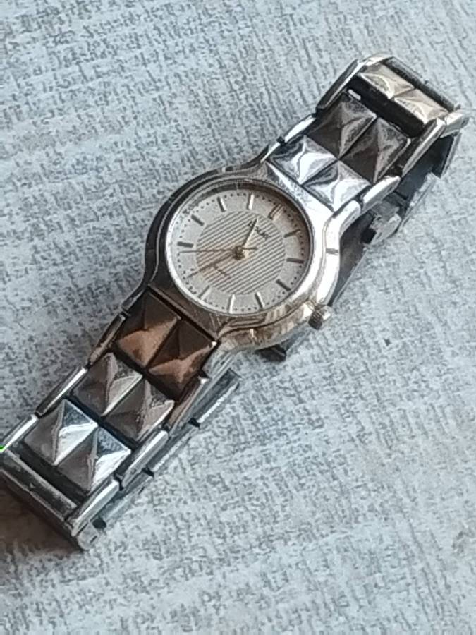 LADIES LUXURY WATCH IN EXCELLENT WORKING CONDITION