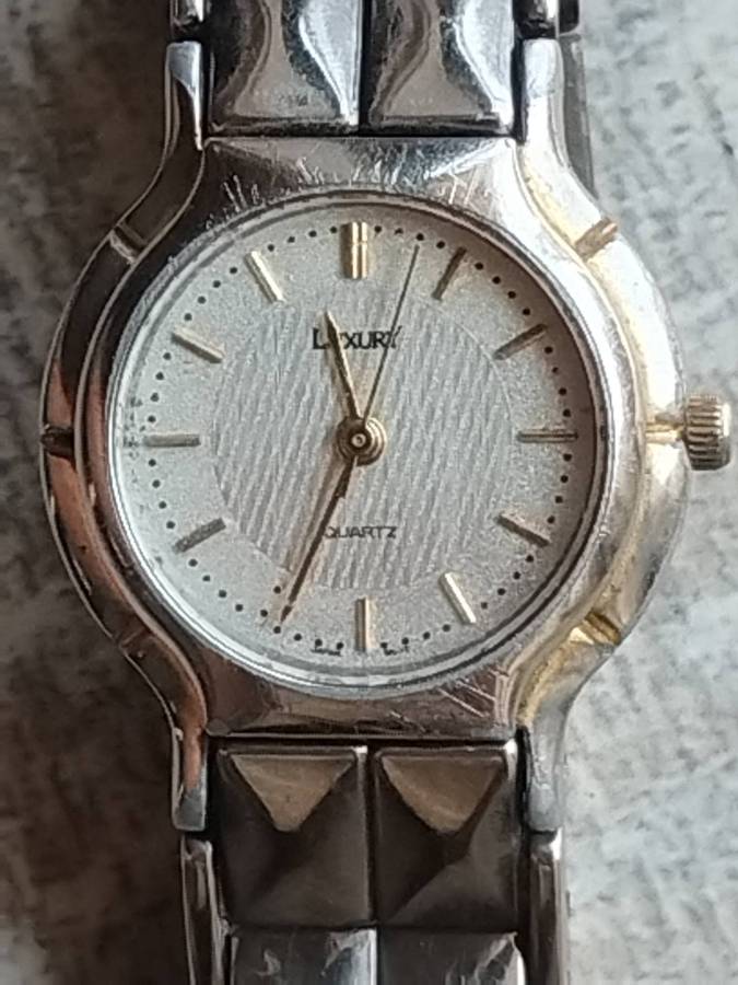 LADIES LUXURY WATCH IN EXCELLENT WORKING CONDITION