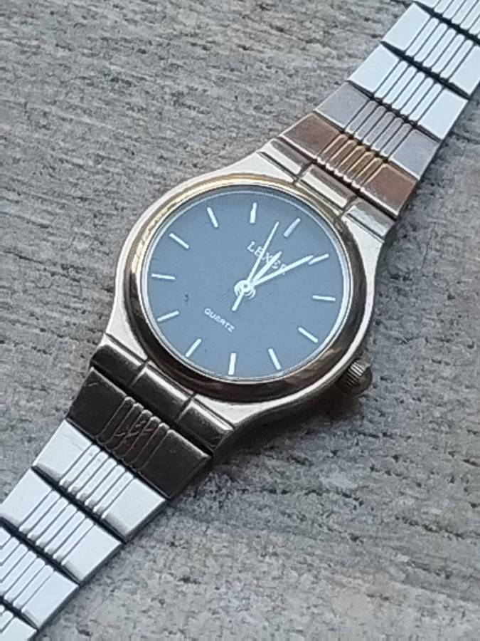 LADIES LEXER STAINLESS STEEL WATCH IN EXCELLENT WORKING CONDITION