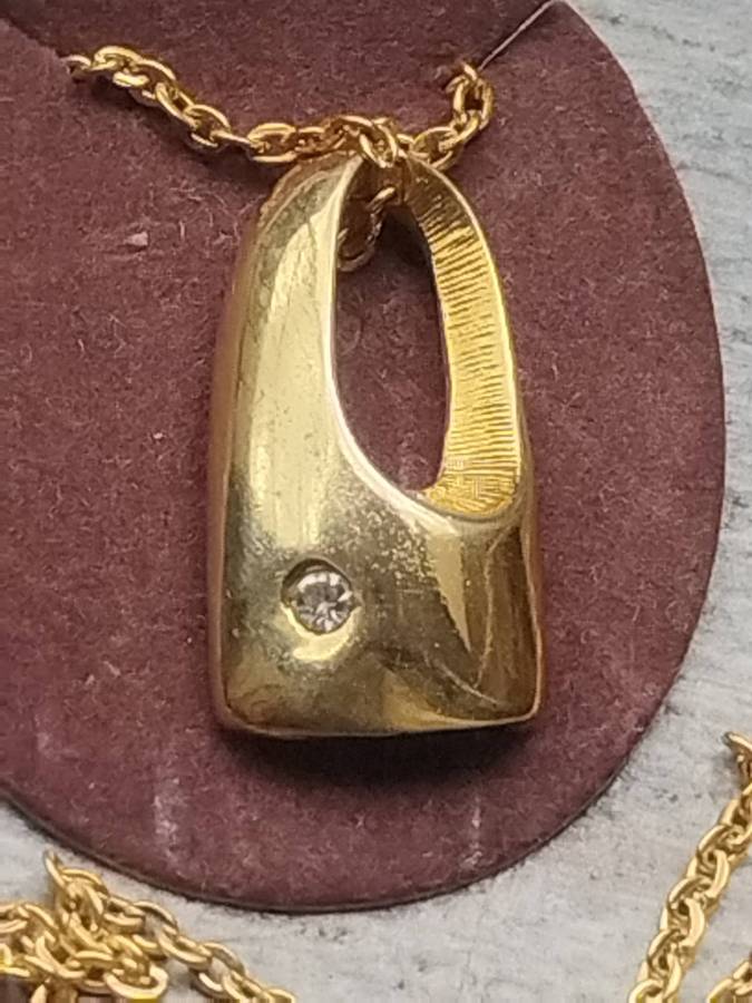 LADIES ELEGANT GOLD PLATED CHAIN AND PENDANT SET TRULY STUNNING