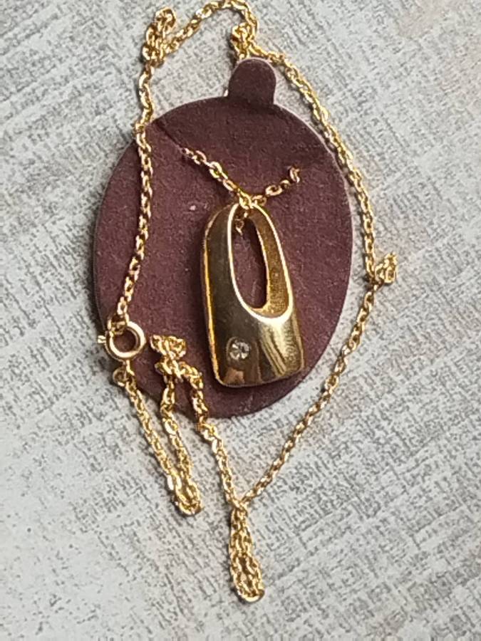 LADIES ELEGANT GOLD PLATED CHAIN AND PENDANT SET TRULY STUNNING
