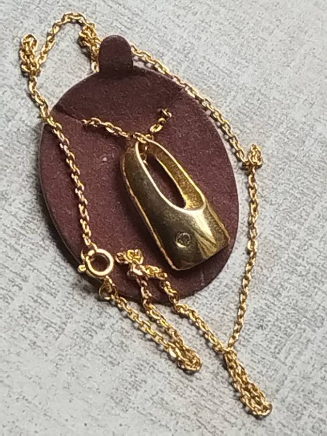 LADIES ELEGANT GOLD PLATED CHAIN AND PENDANT SET TRULY STUNNING