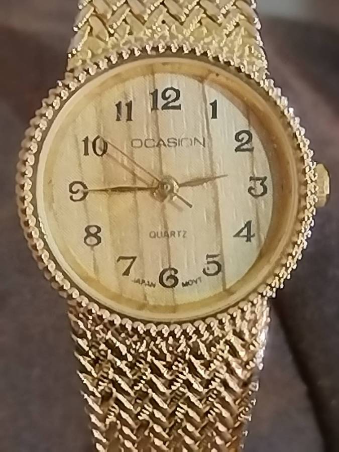 LADIES ELEGANT OCASION GOLD WATCH IN EXCELLENT WORKING CONDITION