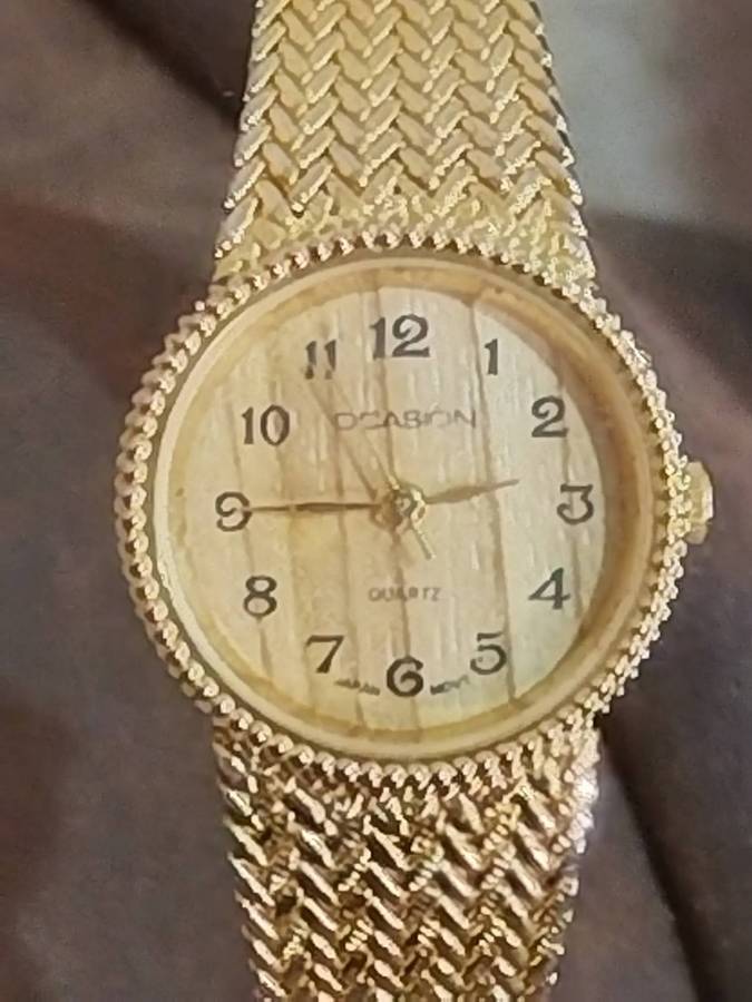 LADIES ELEGANT OCASION GOLD WATCH IN EXCELLENT WORKING CONDITION