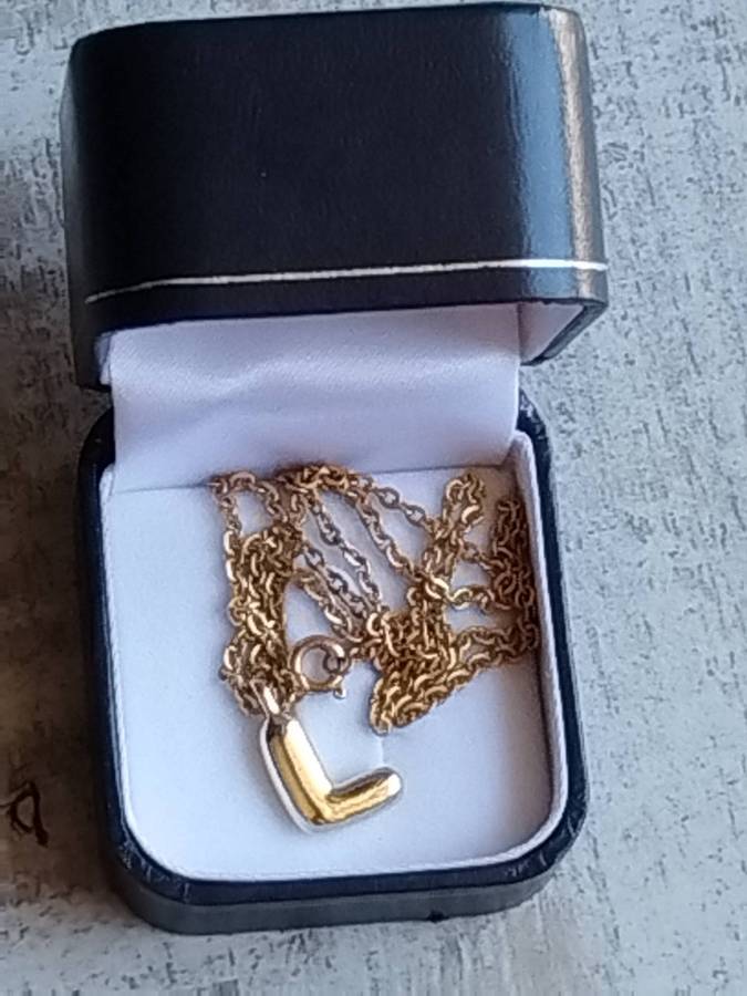 LADIES GOLD PLATED CHAIN WITH LETTER "L" PENDANT IN DISPLAY BOX