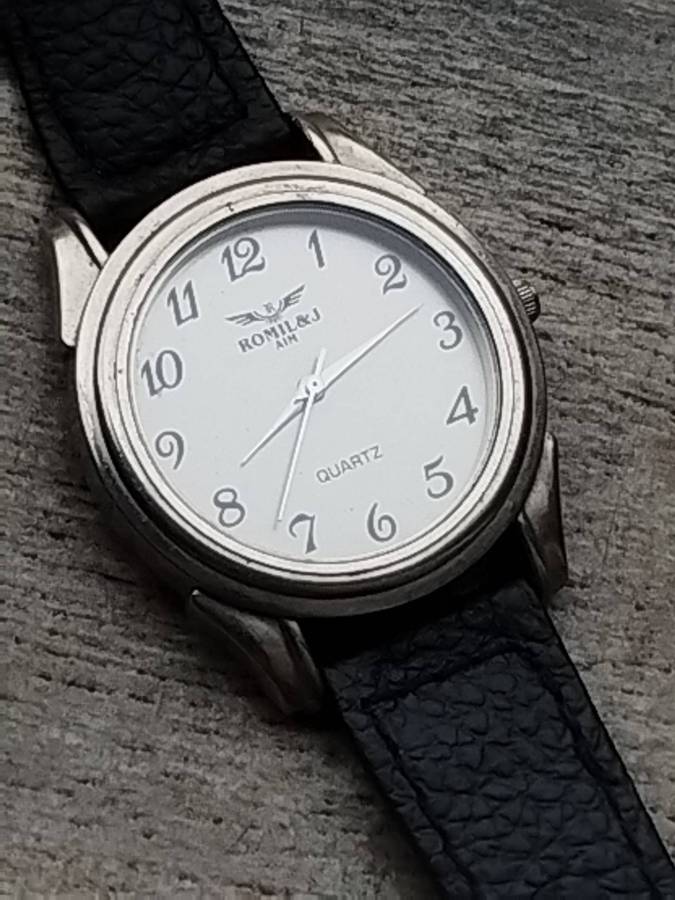 MENS VINTAGE ROMIL & J WATCH IN EXCELLENT WORKING CONDITION