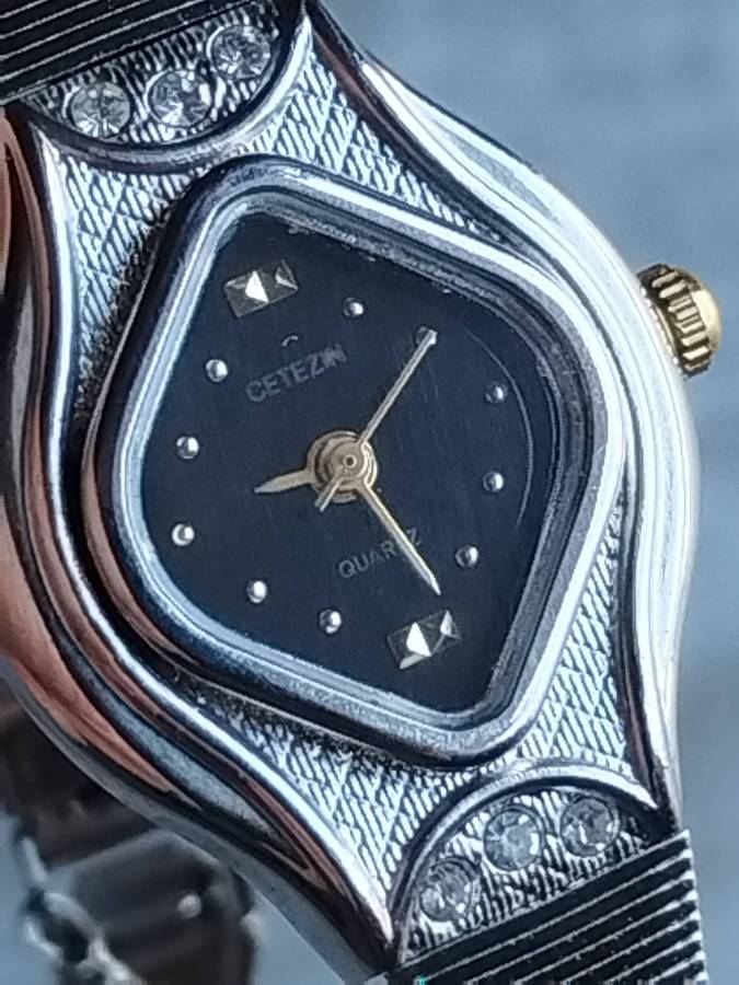 LADIES STAINLESS STEEL WATCH SET BOTH IN EXCELLENT WORKING CONDITION - BIDDING FOR BOTH WATCHES