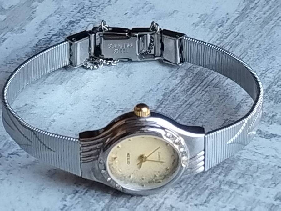 LADIES STAINLESS STEEL WATCH SET BOTH IN EXCELLENT WORKING CONDITION - BIDDING FOR BOTH WATCHES