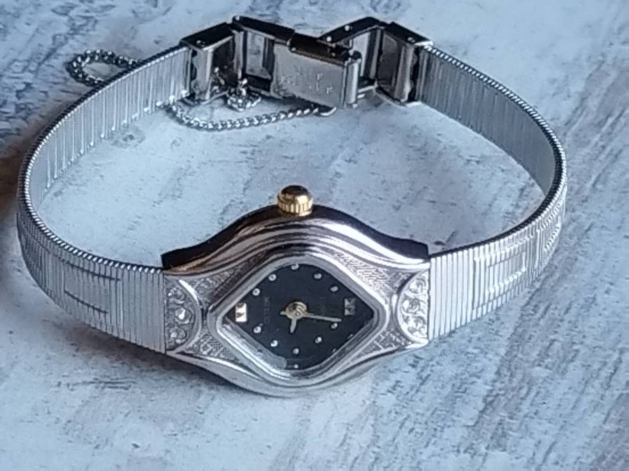 LADIES STAINLESS STEEL WATCH SET BOTH IN EXCELLENT WORKING CONDITION - BIDDING FOR BOTH WATCHES