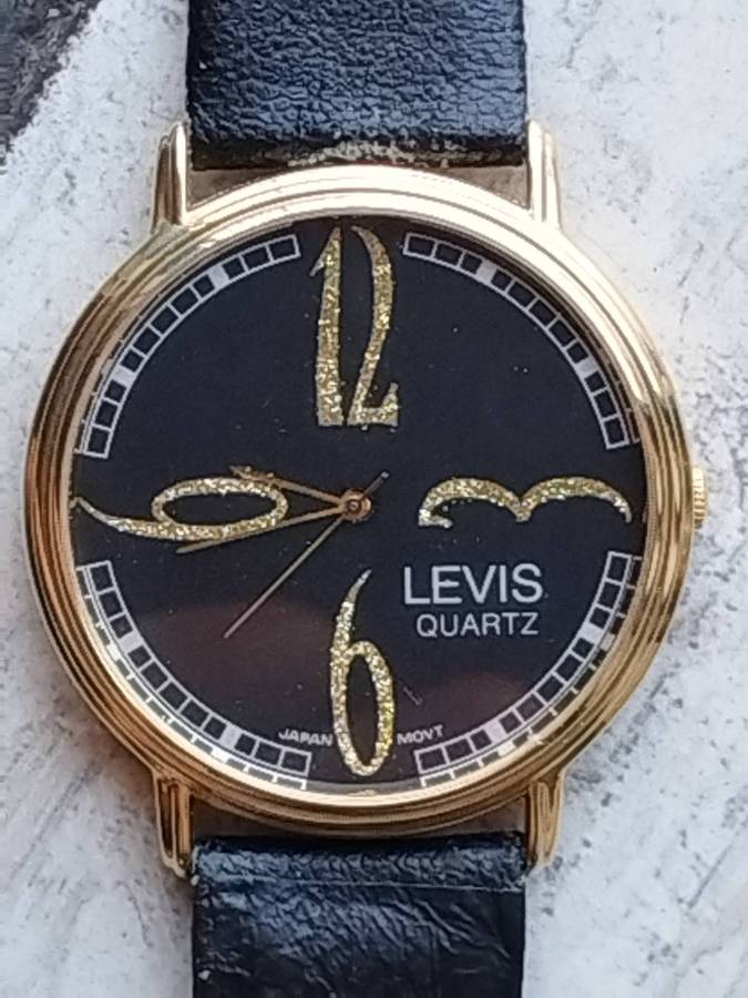 LADIES LEVIS GOLD WATCH IN EXCELLENT WORKING CONDITION