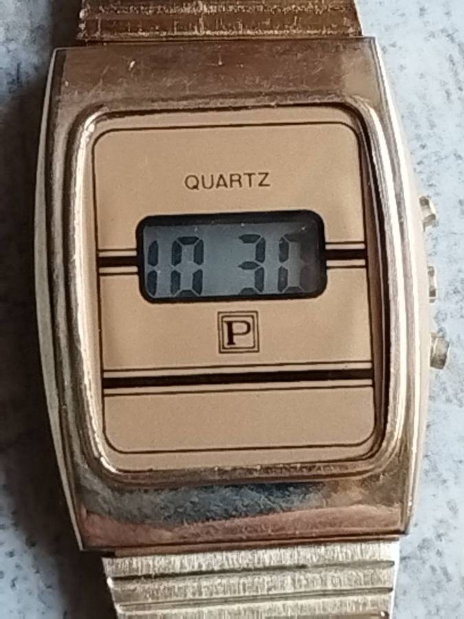 MENS VINTAGE DIGITAL WATCH WITH GOLD STAINLESS STEEL STRAP