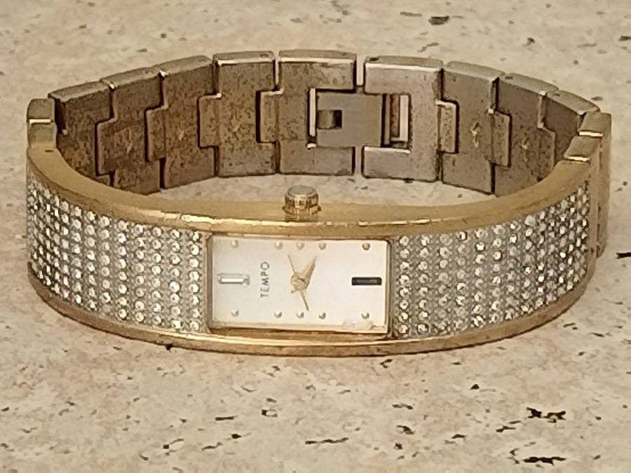 LADIES STUNNING TEMPO GOLD PLATED WATCH IN EXCELLENT WORKING CONDITION