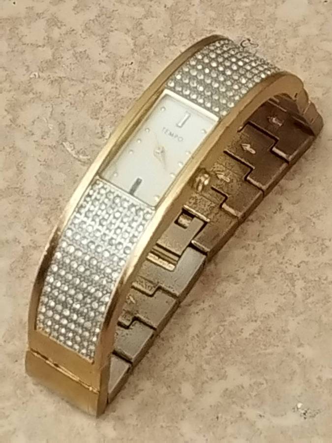 LADIES STUNNING TEMPO GOLD PLATED WATCH IN EXCELLENT WORKING CONDITION