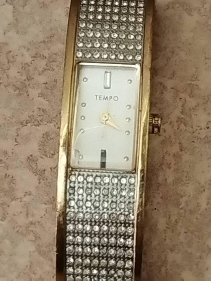 LADIES STUNNING TEMPO GOLD PLATED WATCH IN EXCELLENT WORKING CONDITION