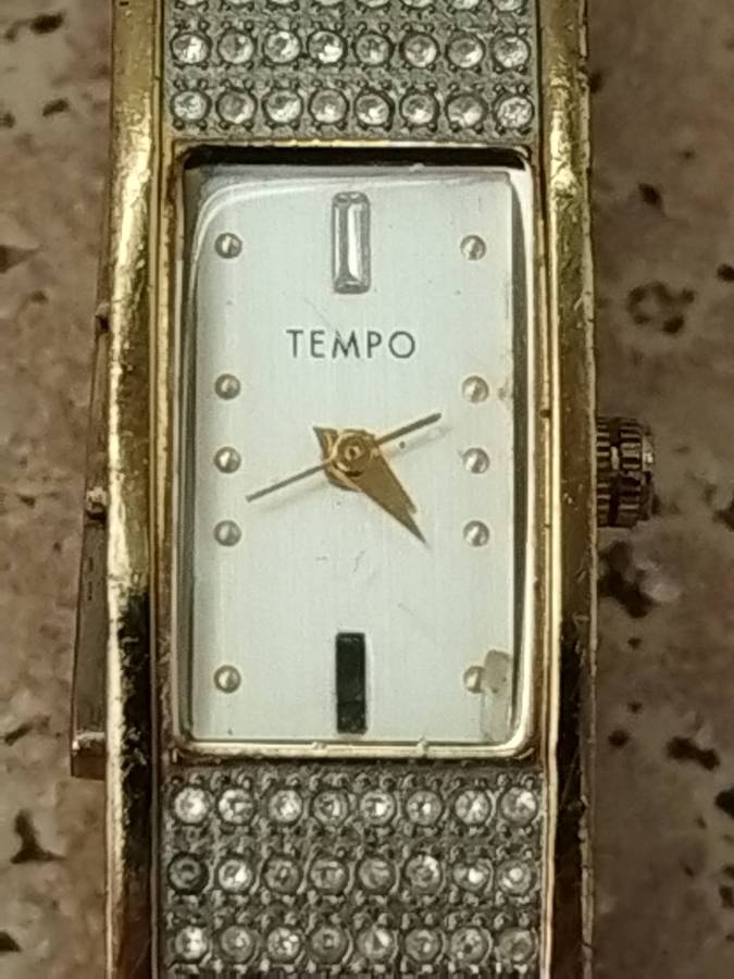 LADIES STUNNING TEMPO GOLD PLATED WATCH IN EXCELLENT WORKING CONDITION