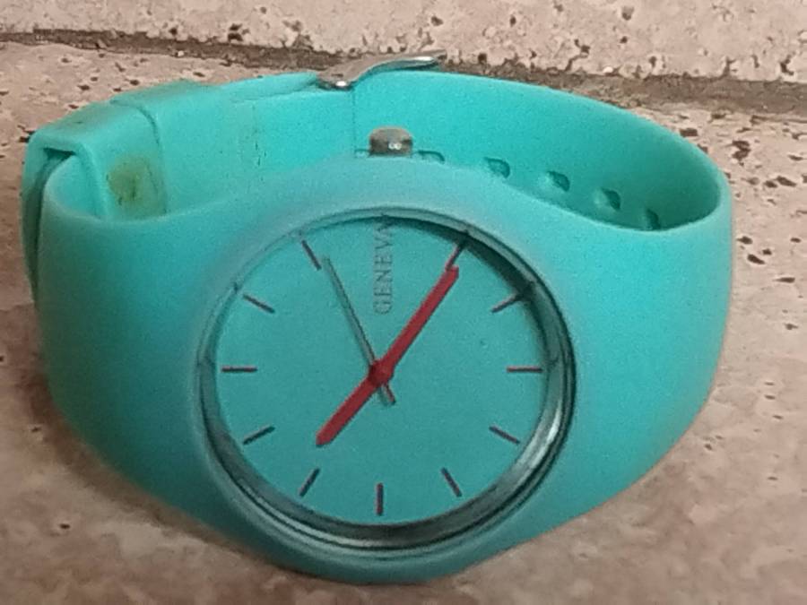 LADIES STUNNING GENEVA WATCH IN EXCELLENT WORKING CONDITION