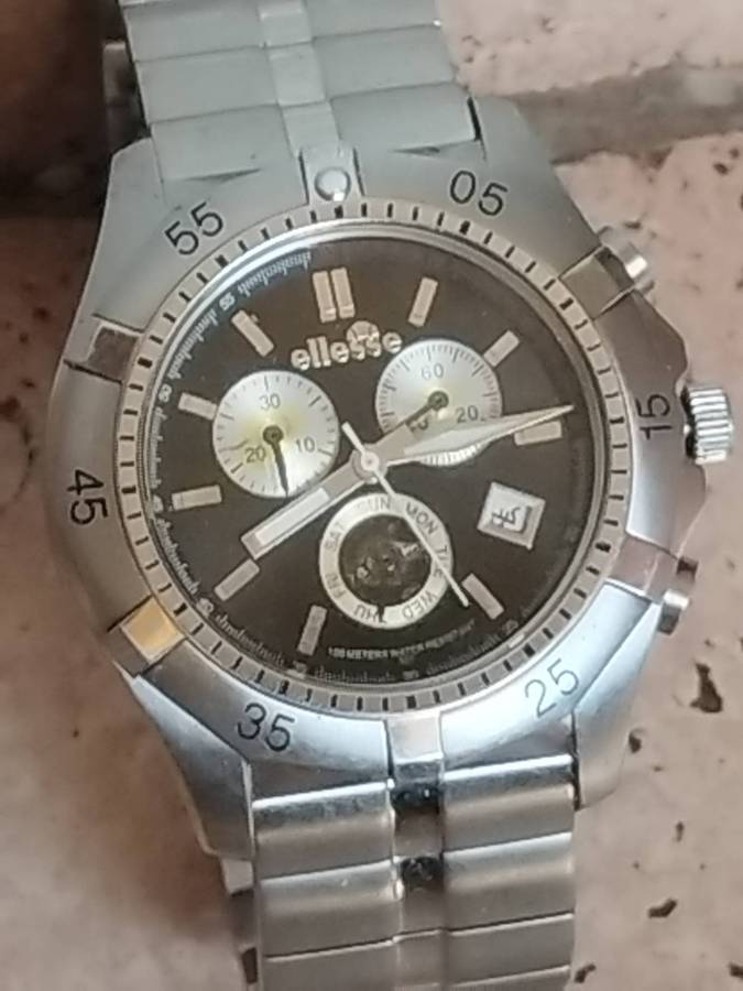 MENS ELLESSE WATCH WITH ROTATING BEZEL IN EXCELLENT WORKING CONDITION - READ DESCRIPTION