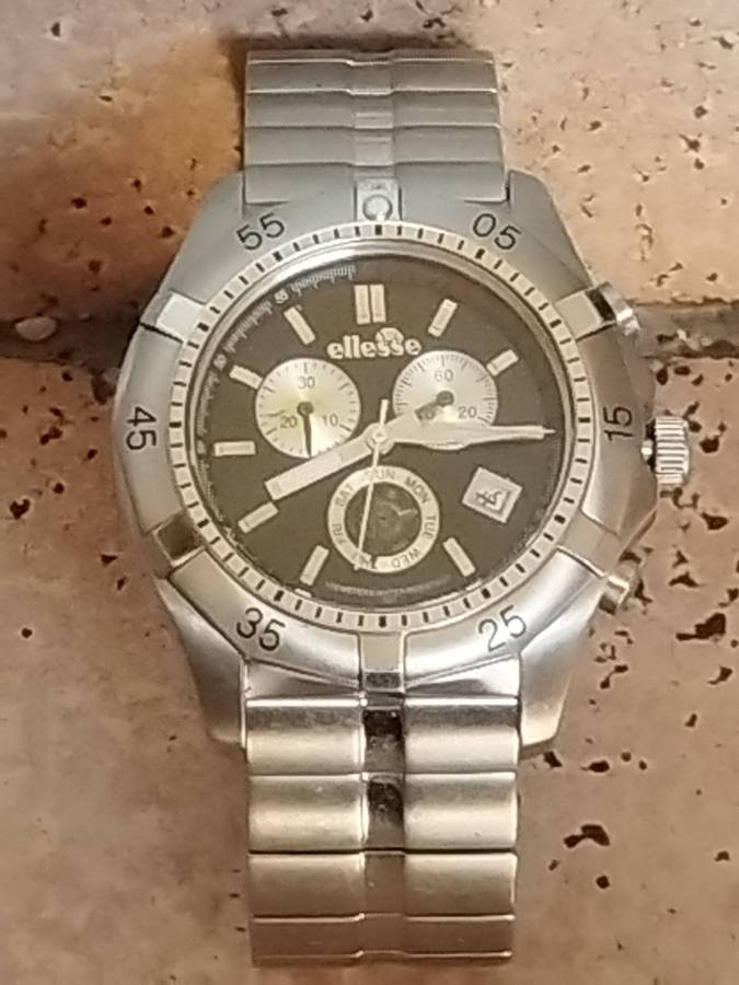 MENS ELLESSE WATCH WITH ROTATING BEZEL IN EXCELLENT WORKING CONDITION - READ DESCRIPTION