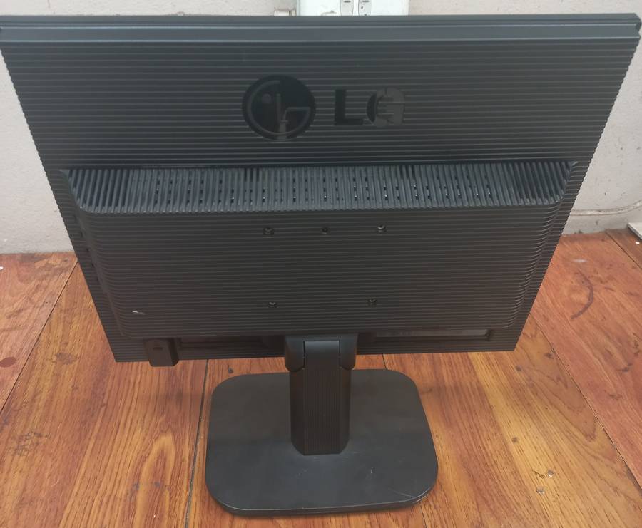 LG Flatron 17" vga Monitors