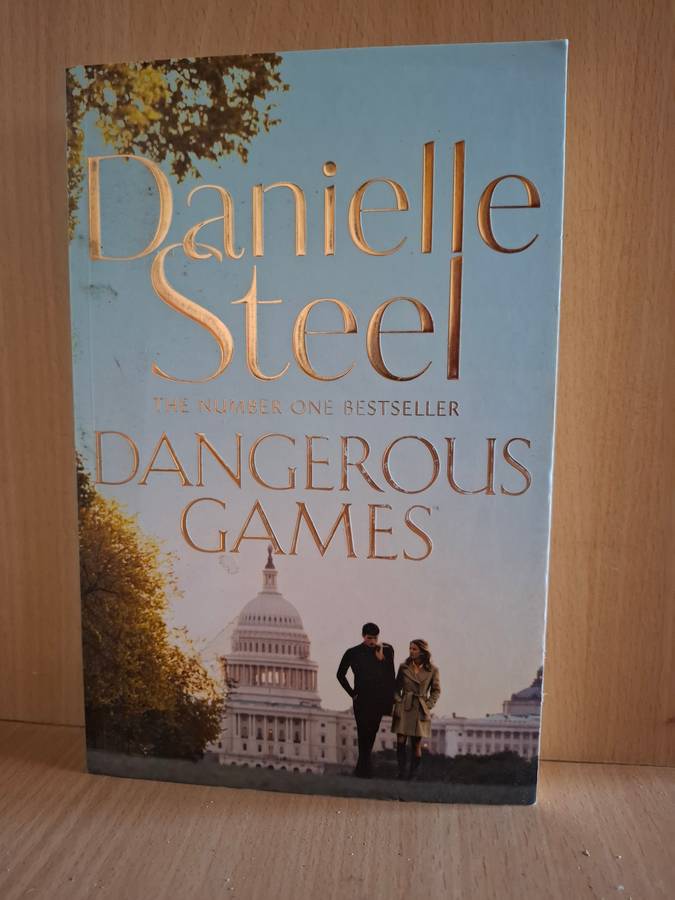 Dangerous Games : Danielle Steel  (Paperback)