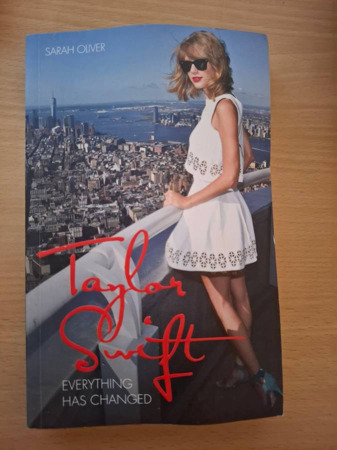 Taylor Swift : Sarah Oliver  (Paperback)