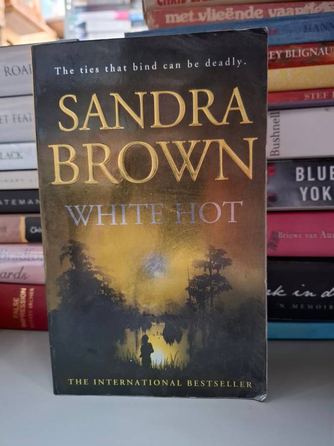 White Hot: Sandra Brown (Paperback)